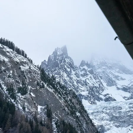 - Entreves Crevasse Courmayeur